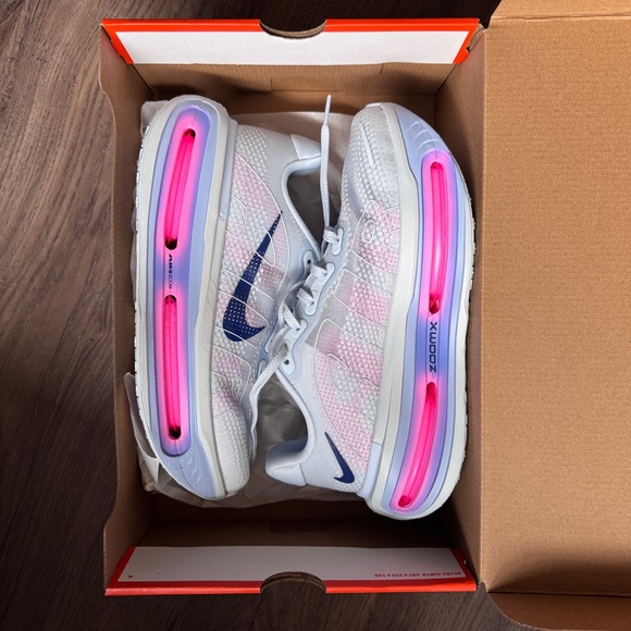 Nike Women's Vomero Premium - Like New - Size 9 - Picture 12 of 13